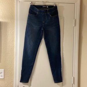 Betabrand Skinny leg, 4pocket yogadenim. Dark vintage wash. Med long. Never worn